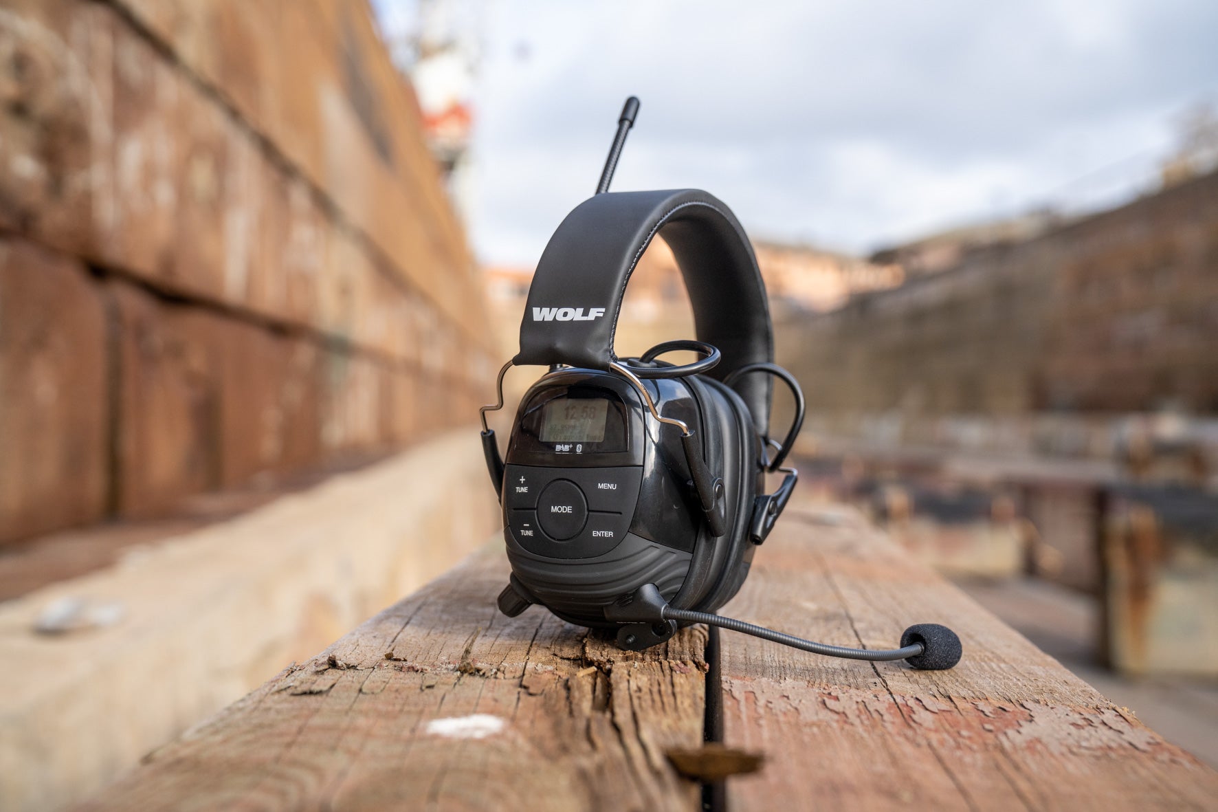 Wolf Headset Pro med bom mikrofon - [yrkesklader_for_proffs] Hörselskydd med medhörning och blututh